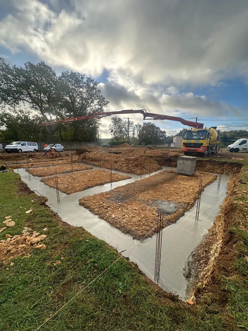 Fondations en béton d'une maison neuve réalisée par BATI-CAR
