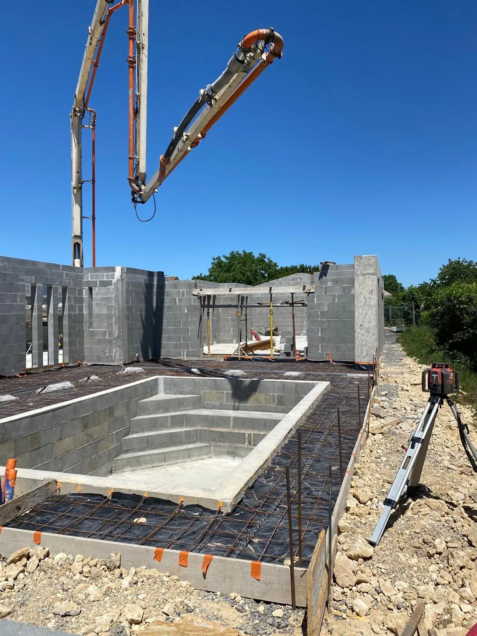 Construction d'une piscine avec maçonnerie BATI-CAR